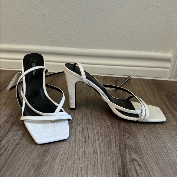Nasty Gal white heels - Picture 2 of 3